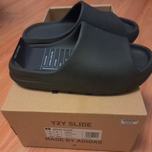 Yeezy Slides (Onyx)